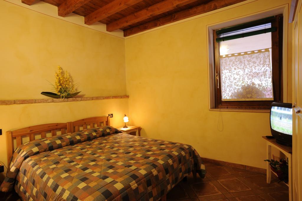 Agriturismo Gian Galeazzo Visconti Guest House Valeggio sul Mincio Room photo