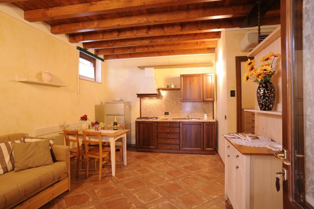 Agriturismo Gian Galeazzo Visconti Guest House Valeggio sul Mincio Room photo